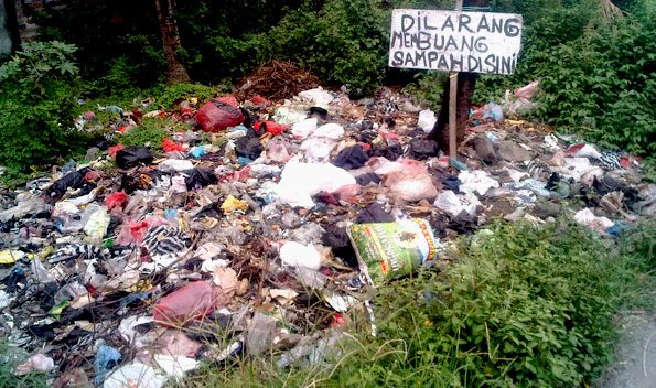 Earth Day - Dilarang Membuang Sampah Disini