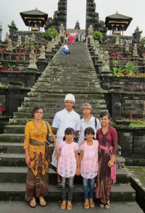 Dwi Anggayani with family