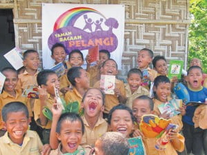 Children at one of Taman Bacaan Pelangi libraries