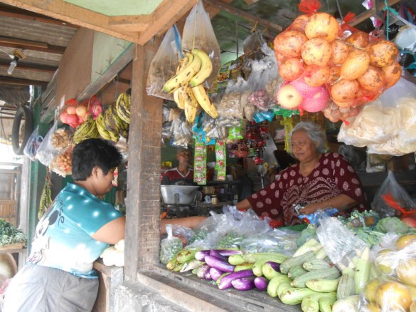 Pak Kumis and Ibu Aseh with their customer