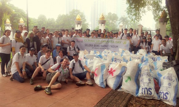 PT. Adaro at Clean Up Jakarta Day 2013