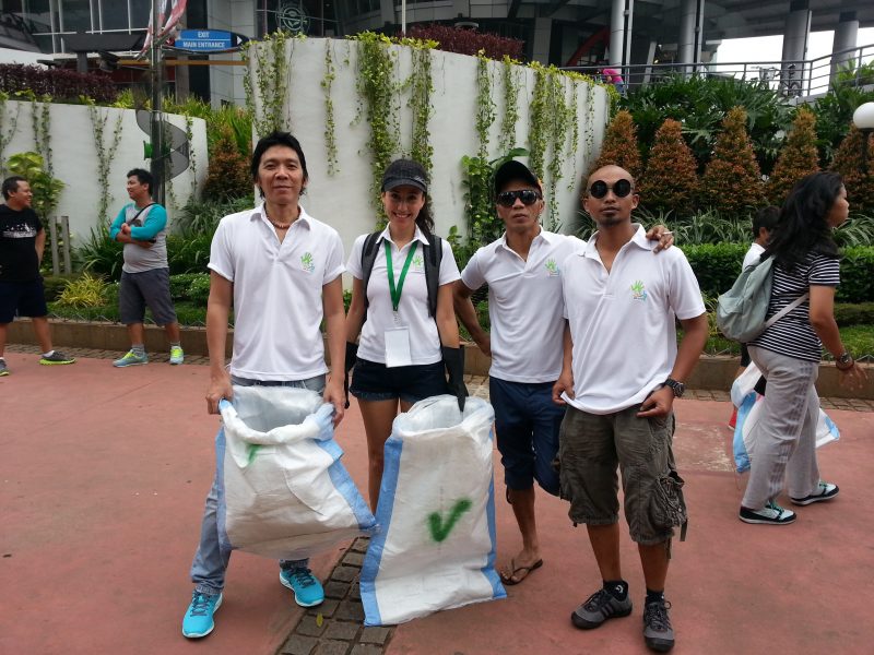 Clean Up Jakarta Day Ambassadors SLANK at the Sudirman Site (2013)
