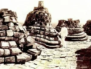 Borobudur before restoration at the end of the 1800s