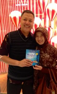 Indra Noveldy, author of Menika Untuk Bahagia and his wife Nunik Hermawati