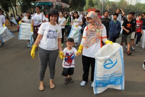 Volunteers at Clean Up Jakarta Day 2015