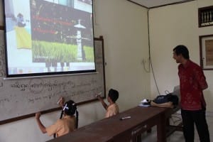 Students using BASAbali Resources | Photo by BASAbali