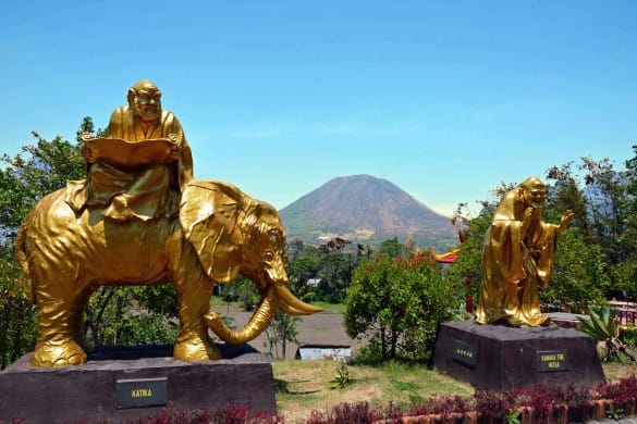 Highlands Tour Vihara Buddhayana statues