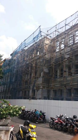 Renovation works taking place on the facade of the Tjipta Niaga building in Kota Tua