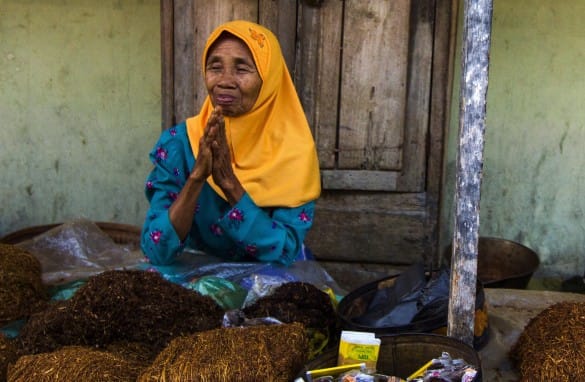 Tobacco being sold in a traditional market | Photo Eko Susanto