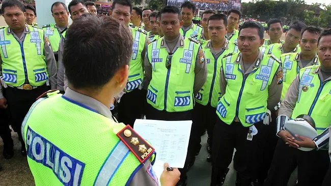 877382-bali-police-on-alert
