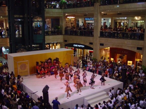 Inside Jakarta megamall | Photo by Wikimedia