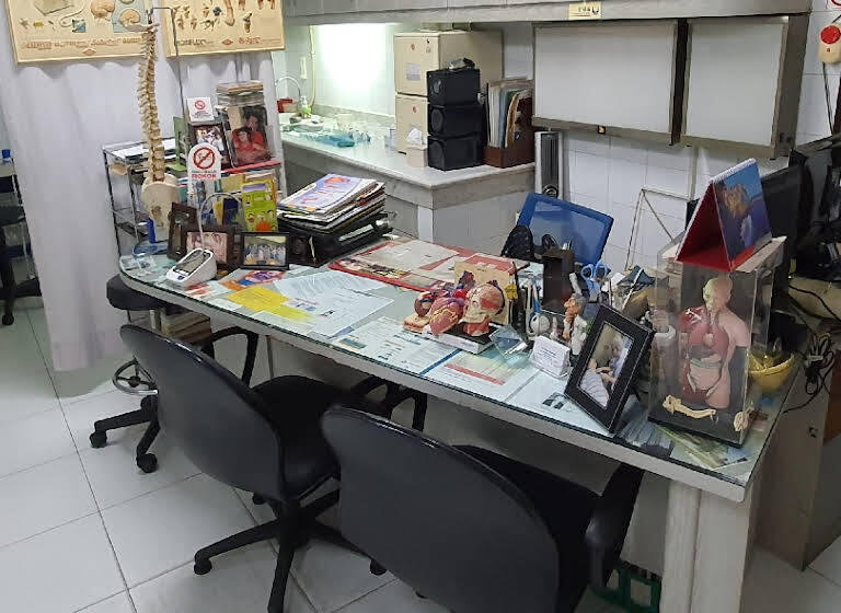 Klinik Akupuntur Dr Suria/Dr Iwan Santosa