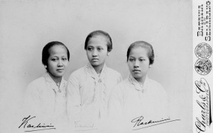 Kartini (left) and her sisters