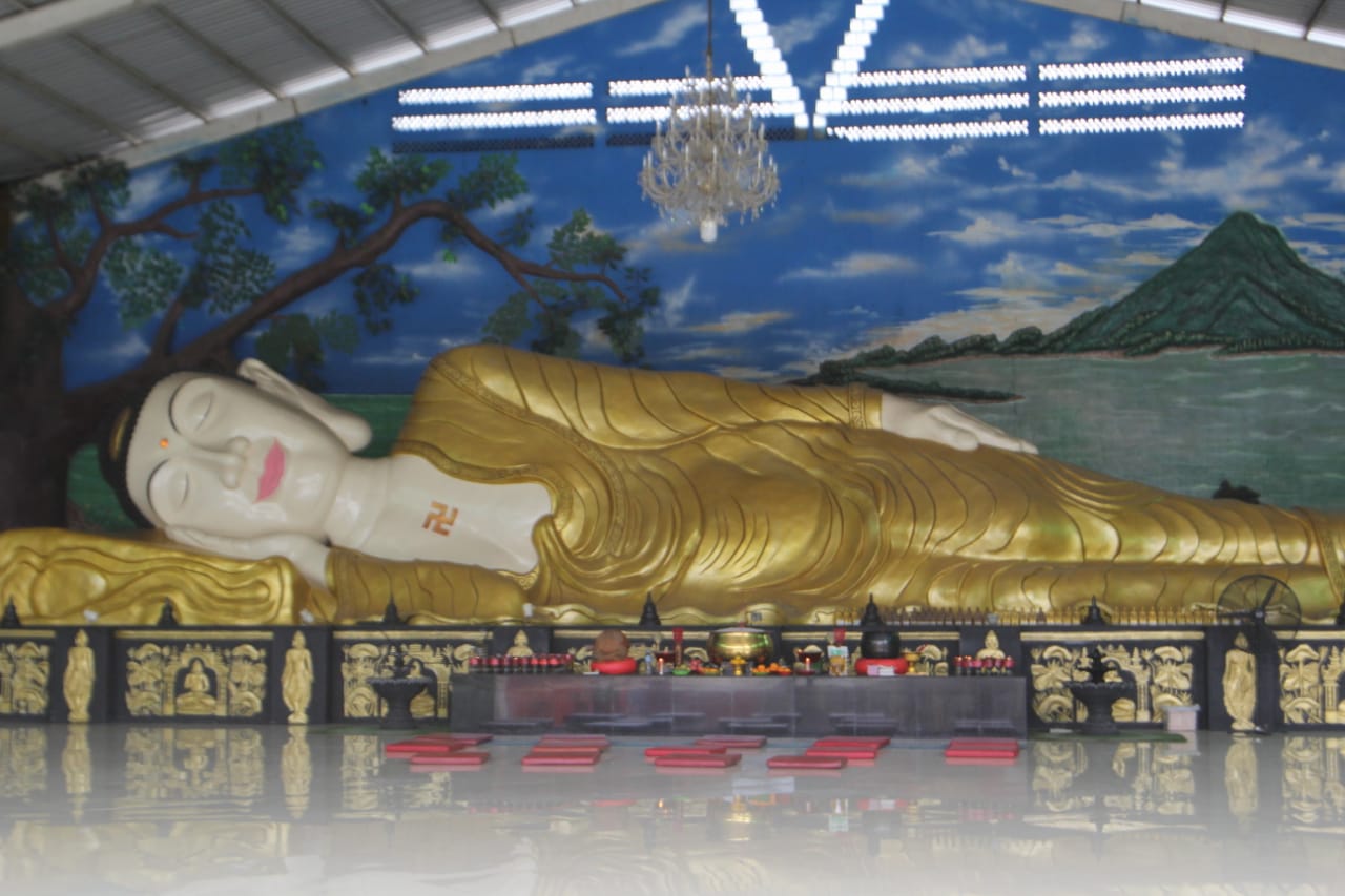 Vihara Buddha Dharma & 8 Pho Sat