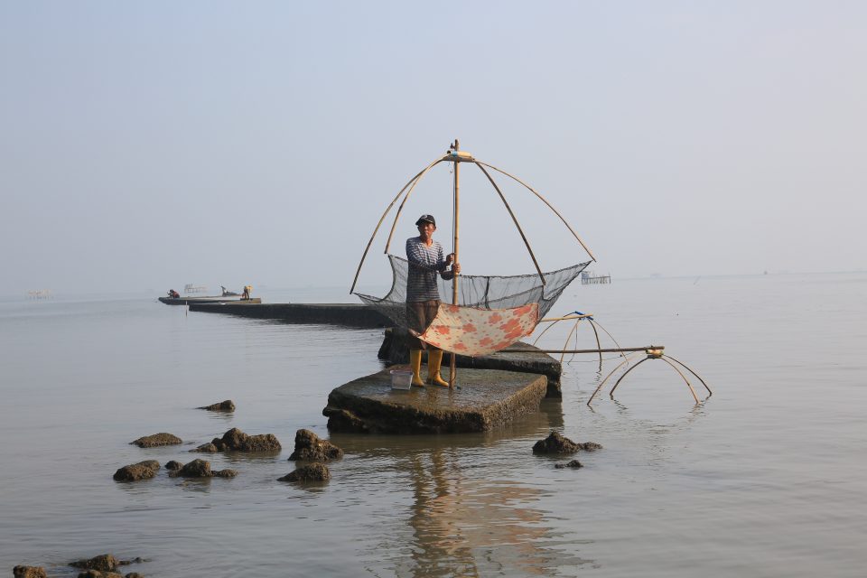 A fisherman in Karangantu