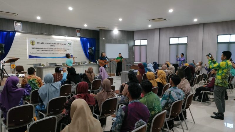 Kalimantan Schools Adding Plastic Pollution Education to Curriculum