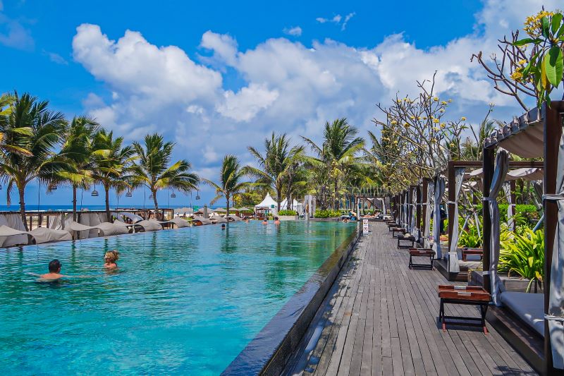 Infinity pool - Reef Beach Club