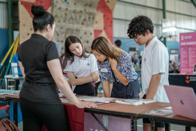 Pameran Universitas di Sekolah Pulau Bali 