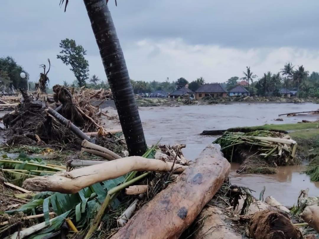 Rute Gilimanuk-Denpasar terputus akibat banjir bandang – Indonesia expat