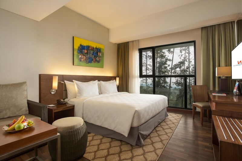 Deluxe Room at Swiss-Belresort Dago Heritage