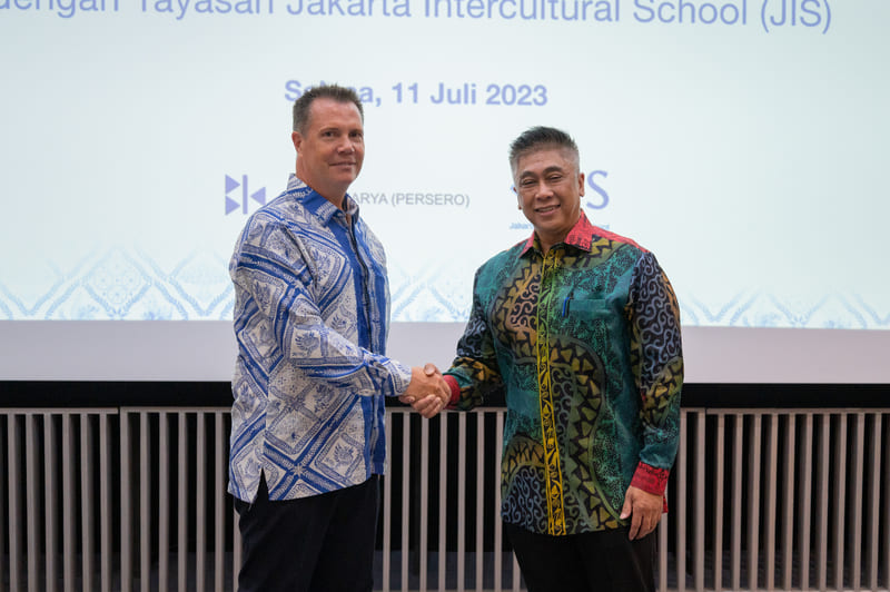 JIS Board of Trustees Chairman Phil Rickard and Bina Karya Director Boyke Prasetyanto