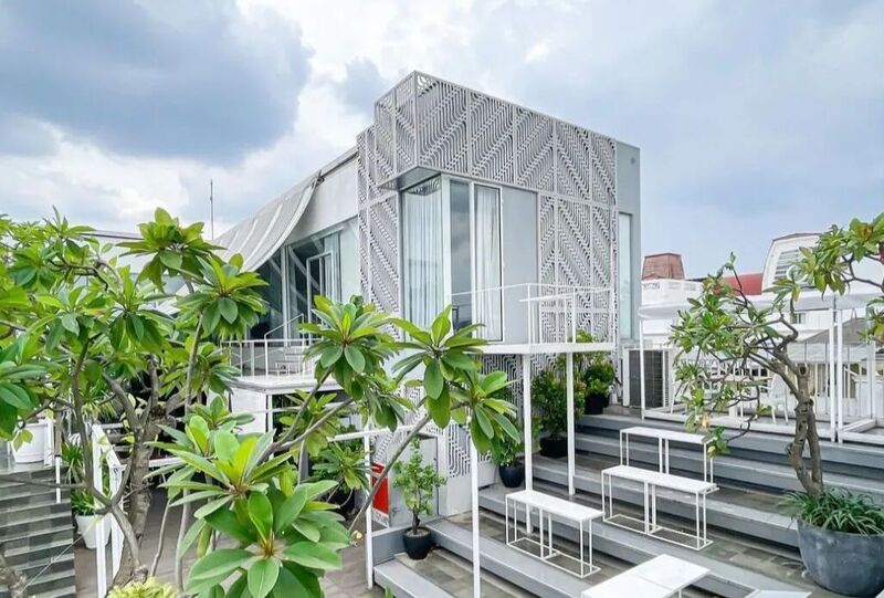 The Edge - rooftop bar Jakarta