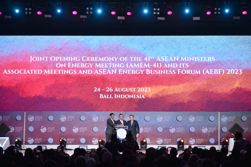 The opening day began with a joint Opening Ceremony of the 41st ASEAN Energy Ministers Meeting