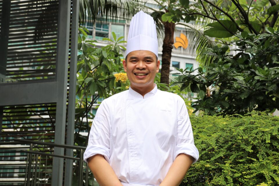Chef-kok Danny presenteert moderne Chinees-Maleisische gerechten bij C's Steak and Seafood