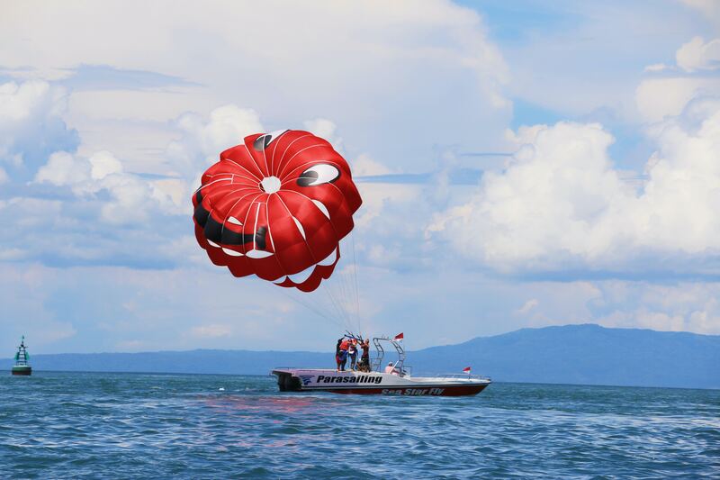 Parasailing in Bali