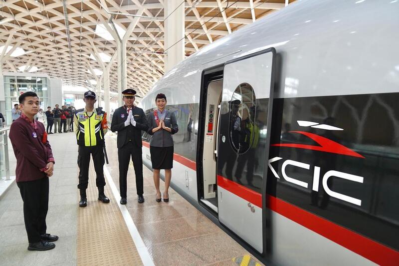 Government Ensures Jakarta-Bandung Fast Train Operates on 1st October