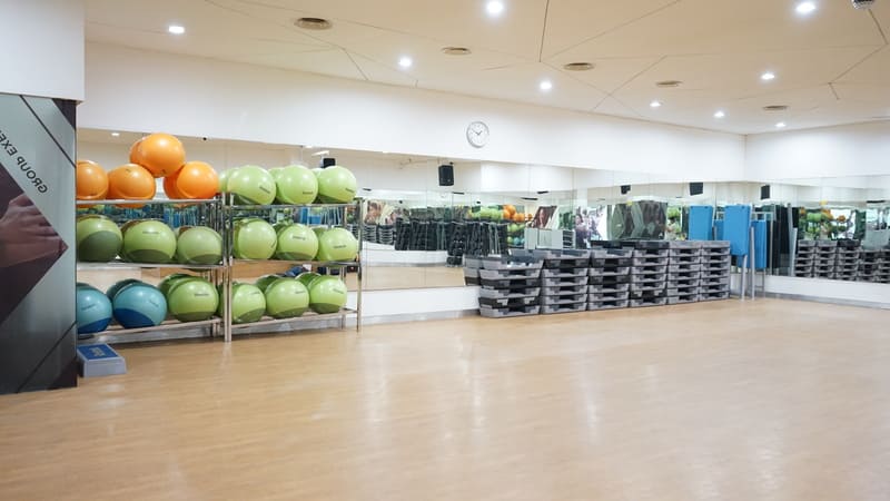 Gymholic also Provides a Wide Room for Fitness Courses