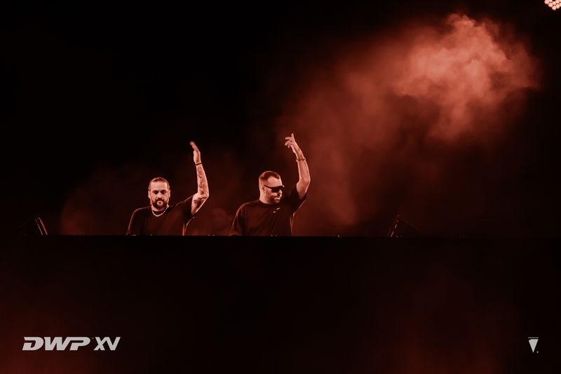 Recreating the excitement of the iconic performance by Steve Angello and Sebastian Ingrosso