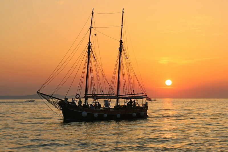 A guide for expats in Bali - Private Boat Cruises