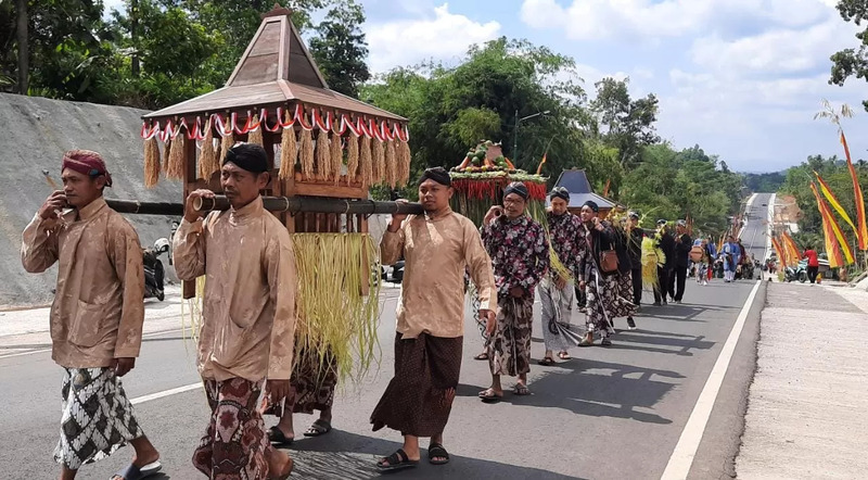 Various Earth-Preserving Customs and Rituals Across Indonesia - Rasulan