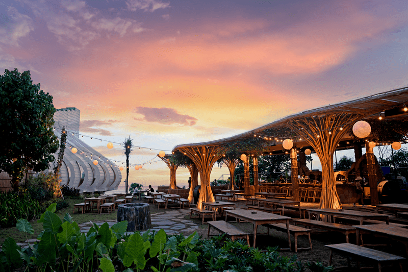 LUNA Beer Garden: A Unique Cliff-Top Culinary Experience with Earth Oven and Smokehouse Flavours