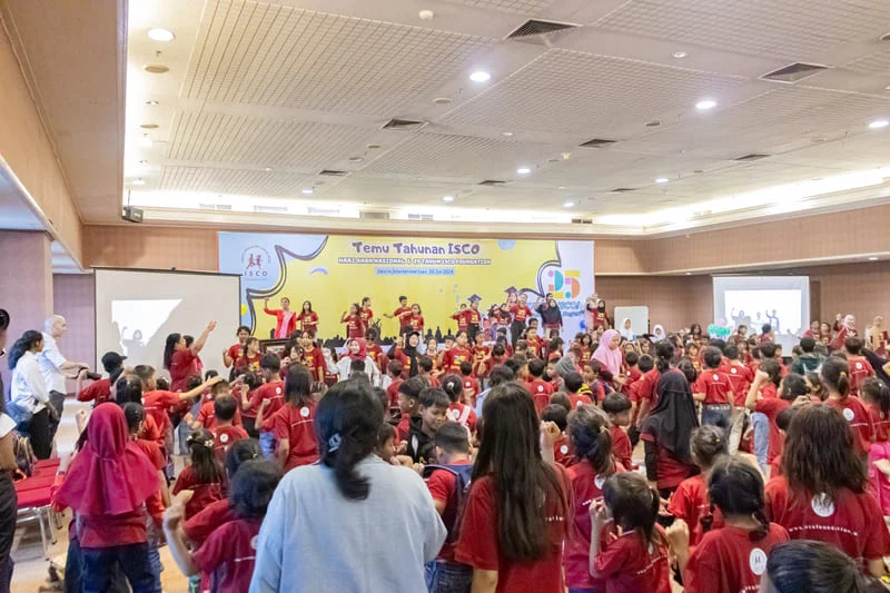 Ascott Indonesia and ISCO are having interactive games with the children