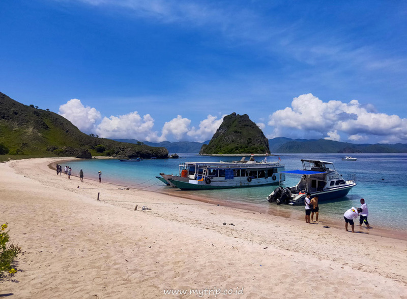 Tourists Call for Toilet Facilities at Pink Beach and Long Pink Beach