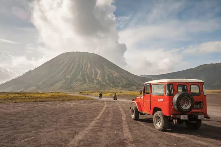 Bromo Tengger Semeru National Park Entrance Fee Surges, Prompts Reactions from Tourism Operators