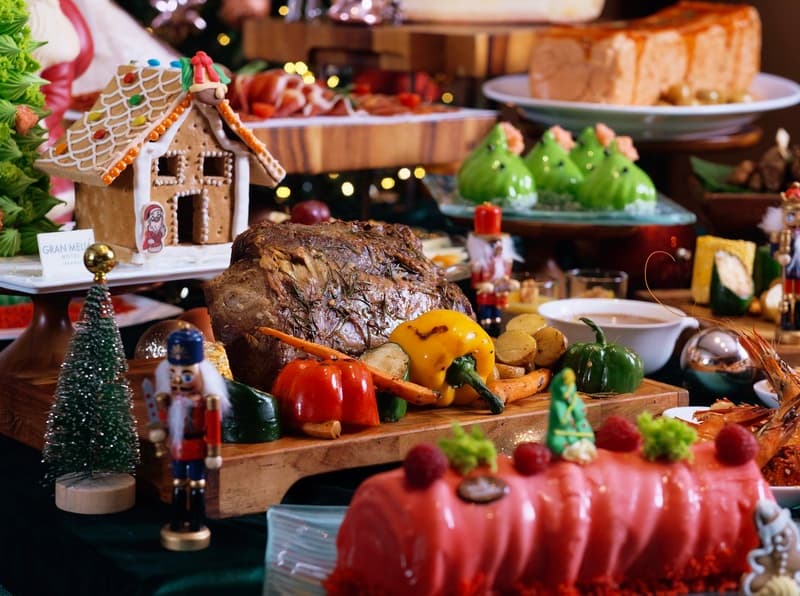 This holiday season, Gran Melia Jakarta invites guests to experience the magic and warmth of its Enchanting Festive Season