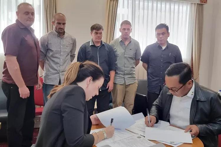 Five Bali Nine Members Return Home from Indonesia After 19 Years