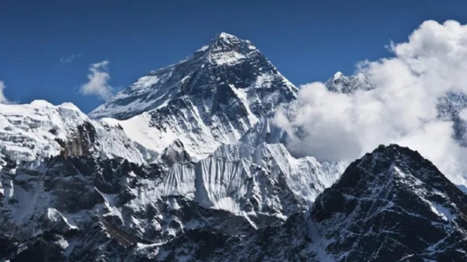 Snow on Jayawijaya Peak Predicted to Disappear by 2026