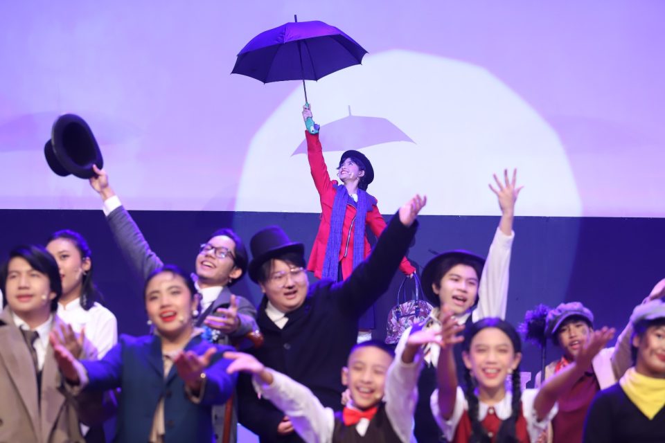 Mary Poppins Jr. 'Flies' into Global Jaya School