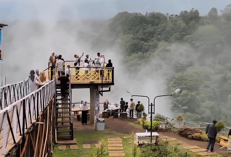 Above the Clouds: Breathtaking Views at Taman Wisata Panorama Baru