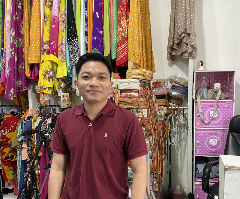 Ari and the Heart of Kampung Souvenir