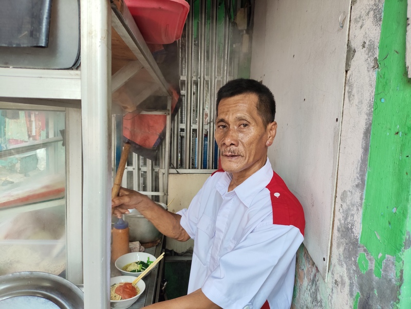 The Life of Tarmanto, a Chicken Noodle Seller