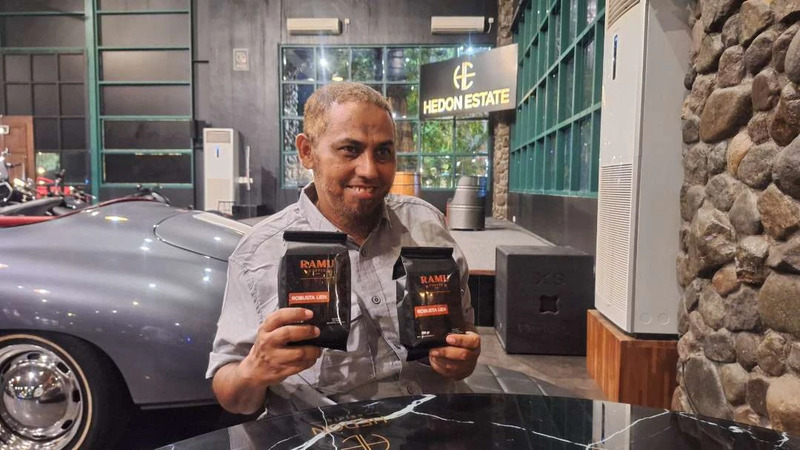 Former Terrorist Convict Launches Coffee Business, Wishing for 'New Life'