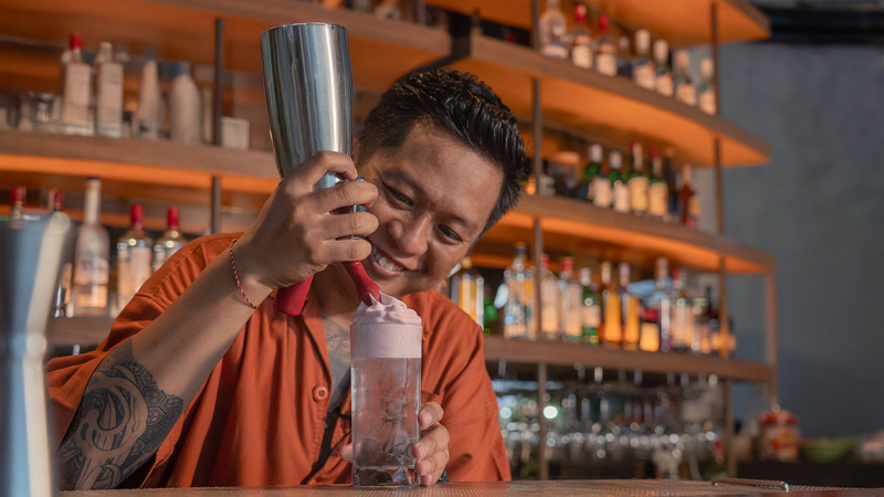 Bar Takeover with World-Class Mixologist Arey Barker