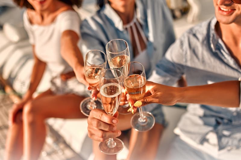 End your wedding with the vibrant After Party package.