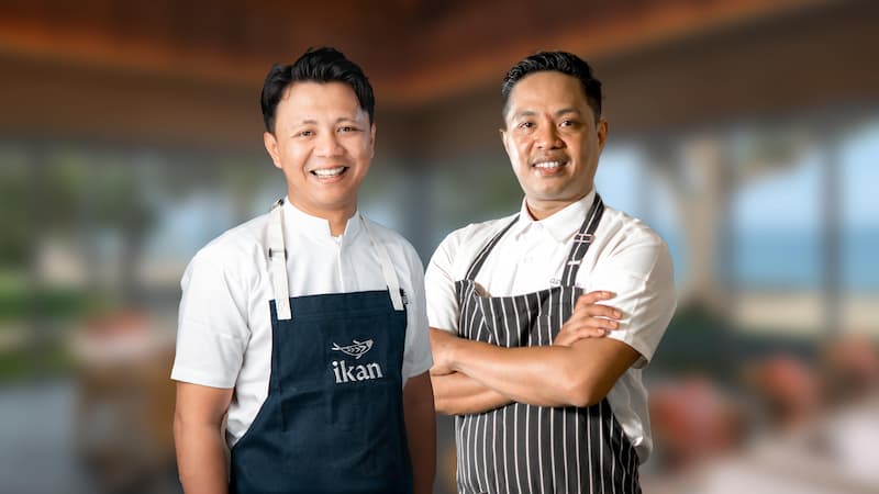 Chef Raviel Sidik, Chef de Cuisine at Ikan Restaurant, joins forces with Chef Glenn Erari, Executive Chef of SEMAJA