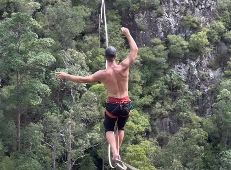 Foreigner Performing Tightrope Walk Above Sekumpul Waterfall Goes Viral